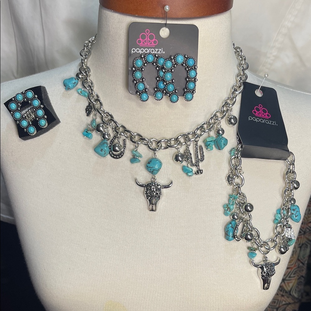 Paparazzi Silver and Turquoise western Necklace Set BNWT